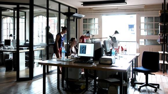 Arbeiten in der Agentur hat nach außen ein schlechtes Image. Arbeiten in der Agentur hat nach außen ein schlechtes Image.