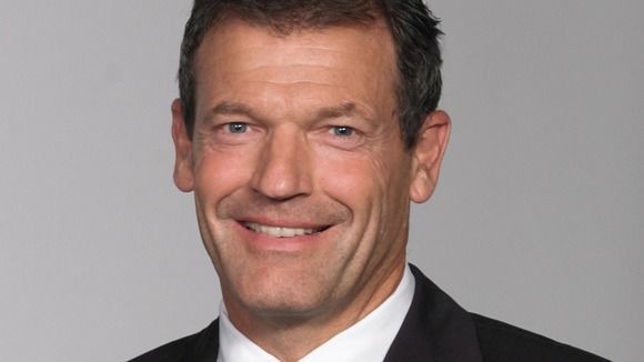 Andreas Jung ist im Vorstand des FCBayern u.a. für Sponsoring, Markenführung, Neue Medien und Merchandising verantwortlich. Andreas Jung ist im Vorstand des FCBayern u.a. für Sponsoring, Markenführung, Neue Medien und Merchandising verantwortlich.