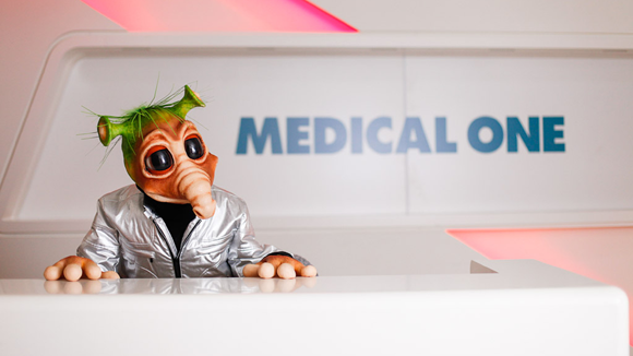 Alfs kleiner Bruder als Testimonial? Medical One operiert jeden, der es braucht. Alfs kleiner Bruder als Testimonial? Medical One operiert jeden, der es braucht.