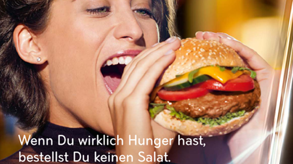 Nur das Beste ist dem Sky-Seher gut genug, suggeriert die Kampagne von Serviceplan. Nur das Beste ist dem Sky-Seher gut genug, suggeriert die Kampagne von Serviceplan.