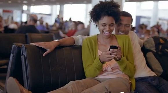 Der Spot dreht sich um das Feature Face-Time. Der Spot dreht sich um das Feature Face-Time.