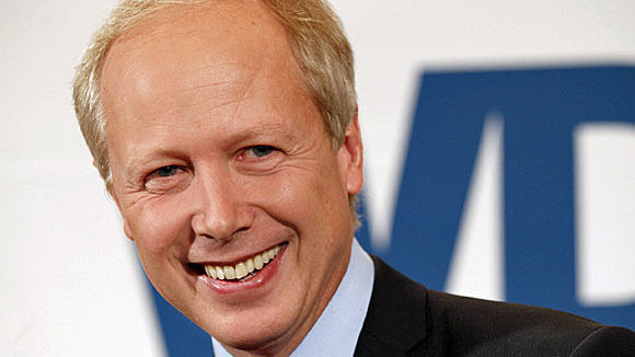 Klare Regeln für den neuen WDR-Chef Tom Buhrow: Der Spitzenverdiener unter den Öffentlich-Rechtlichen darf für seine Tätigkeiten in Aufsichtsgremien maximal 6000 Euro behalten. Klare Regeln für den neuen WDR-Chef Tom Buhrow: Der Spitzenverdiener unter den Öffentlich-Rechtlichen darf für seine Tätigkeiten in Aufsichtsgremien maximal 6000 Euro behalten.