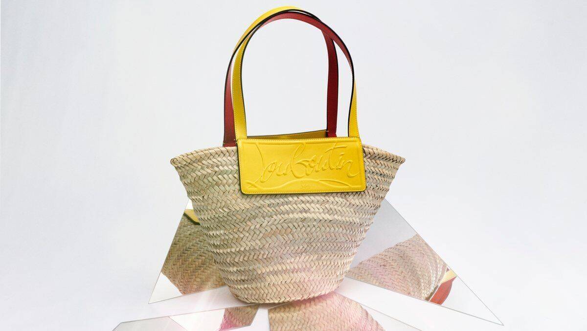 Die neue Rainbow Summer Capsule Collection von Christian Louboutin bietet auch extravagante Handtaschen.