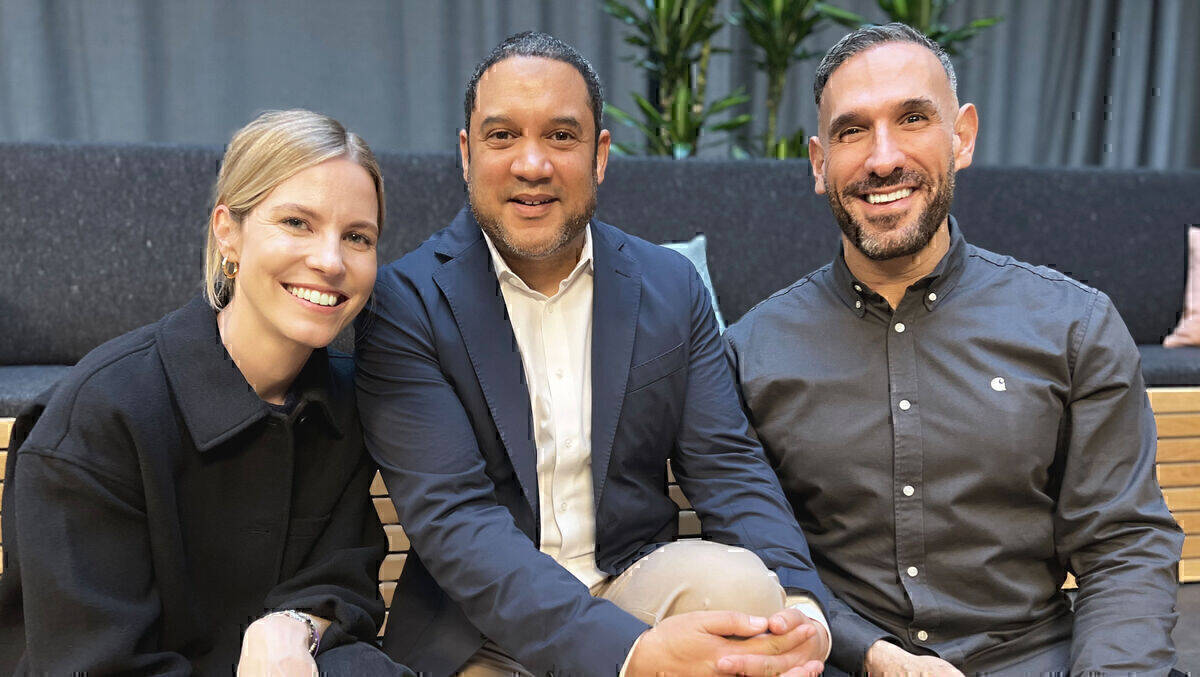 Das neue Führungsteam von BBDO (v.l.): Alessa Thönnessen (CFO), Simon Usifo (CEO), Jonathan Deeb (CCO)