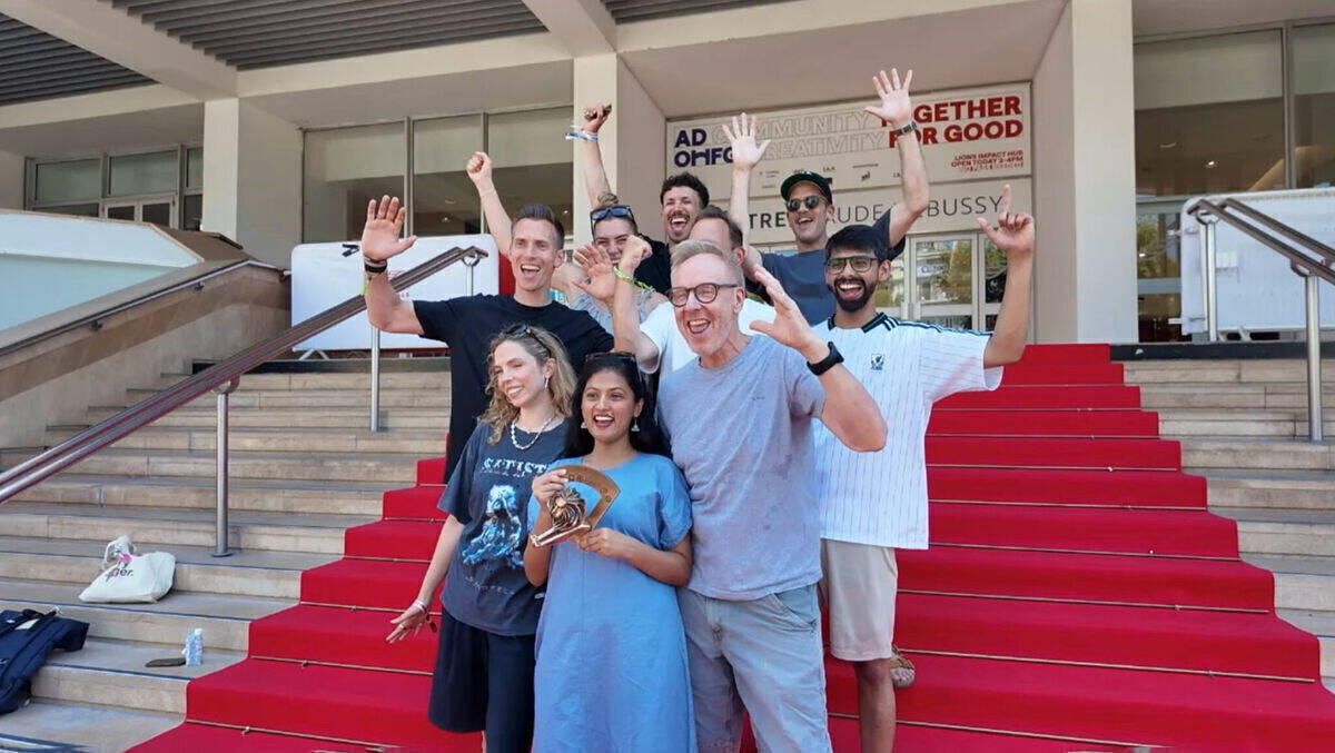 Das Gewinner-Team von gestern, diesmal mit Löwen vor dem Palais.