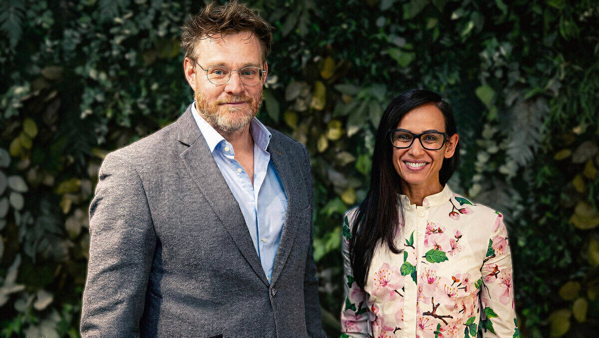 Nancy Reyes mit Deutschland-Chef Björn Bremer