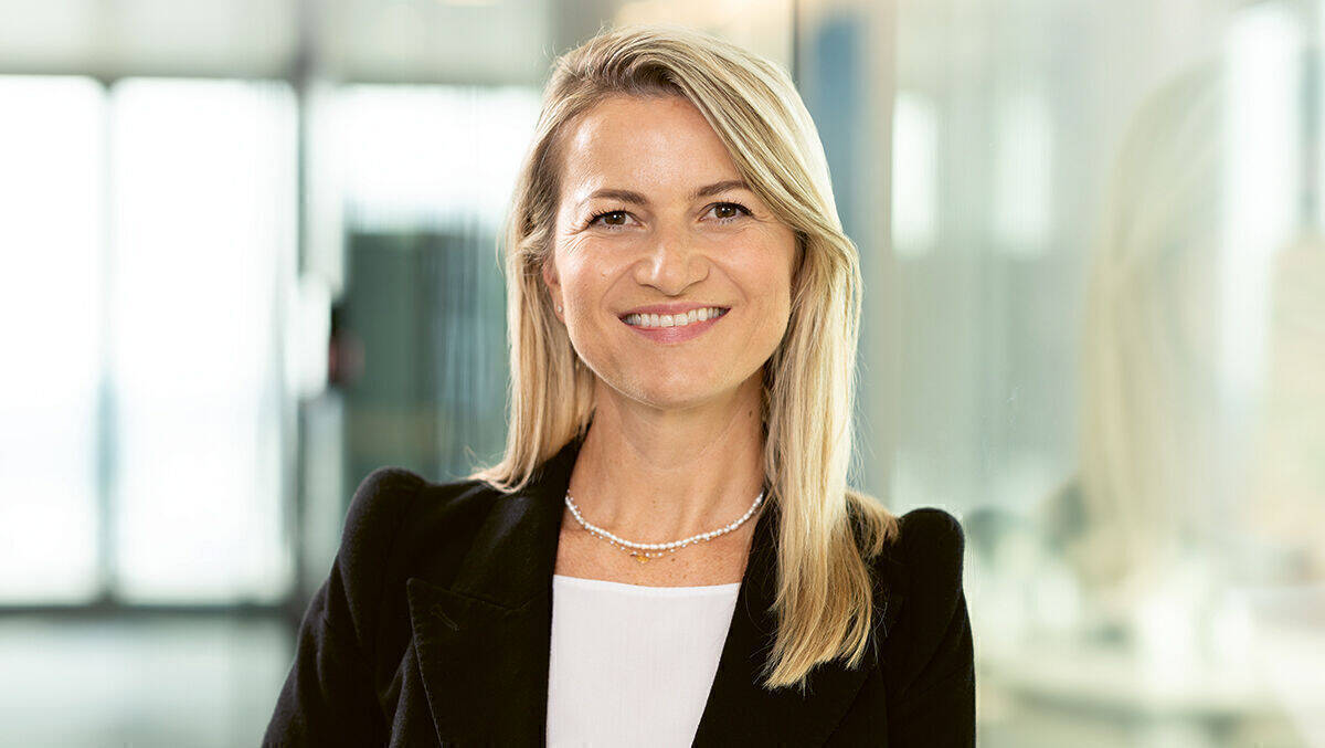 Alma Lipa ist Chief Digital & Marketing Officer von L'Oréal DACH und steht für ein neues Selbstbewusstsein der Markenverantwortlichen.