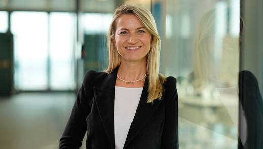 Alma Lipa setzt stark auf AI, um Prozesse bei L'Oréal zu optimieren und Tempo aufzunehmen.