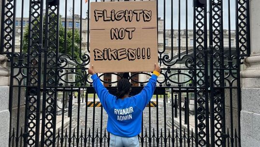 Bild: Ryanair fliegt mit Anti-Fahrrad-Kampagne in Turbulenzen