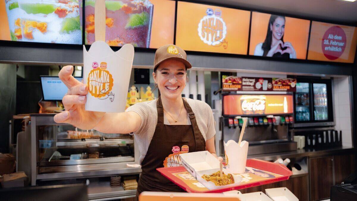 Sally von "Sallys Welt" präsentiert ihre Burger King-Desserts.