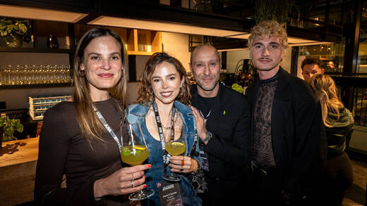 Top 100 meets Top U33: Zwangloses Get-together beim W&V Summit 2026 mit Carola Emmert, Paulina Schumann, Giuseppe Fiordispina. Maurice Moe Endres (von links)