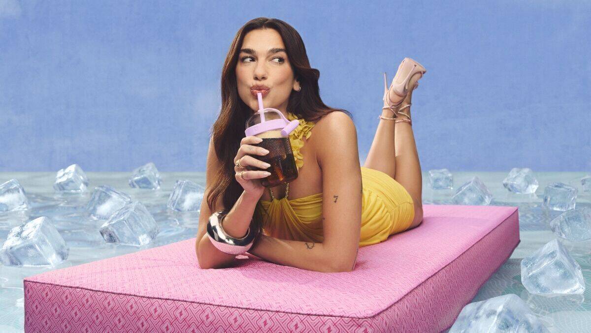 Mit Dua Lipa startet Nespresso in ein neues Kapitel seiner Marketinggeschichte.
